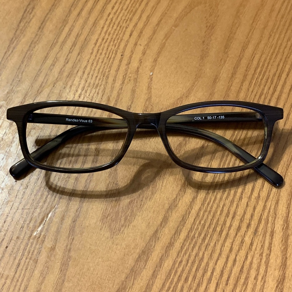 Lunette en plastique de couleur brune